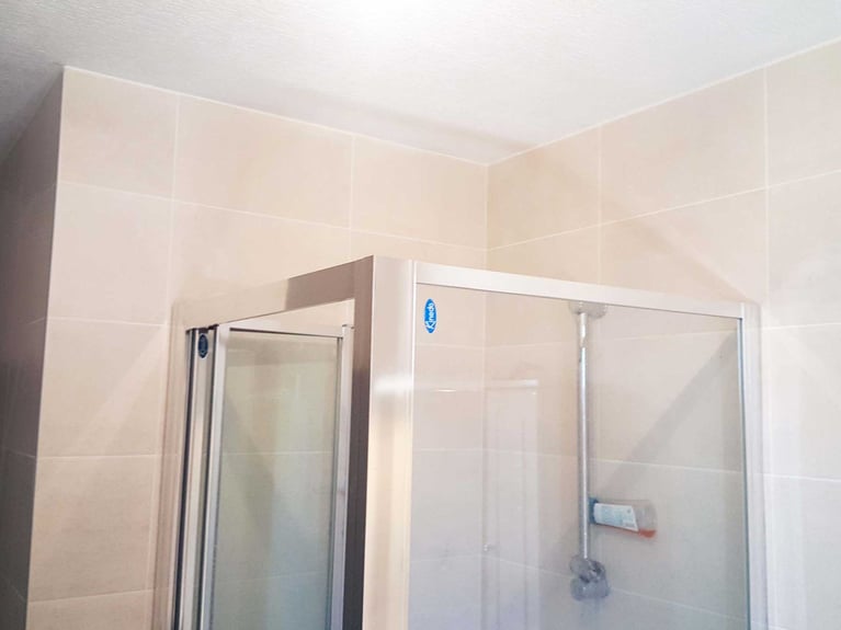 RÉNOVATION SALLE DE BAIN À VILLEFRANCHE POUR ÉVITER LE DÉGÂT DES EAUX